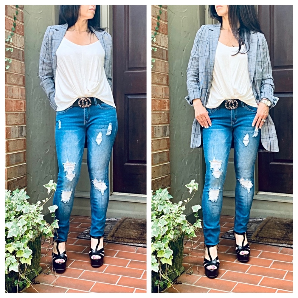 ✨ONE DAY SALE✨Lightly distressed skinny jeans - Picture 2 of 6